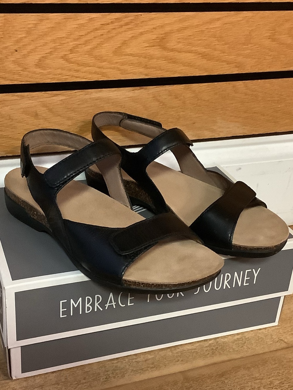 Dansko Ronda Waxy Burnished Black